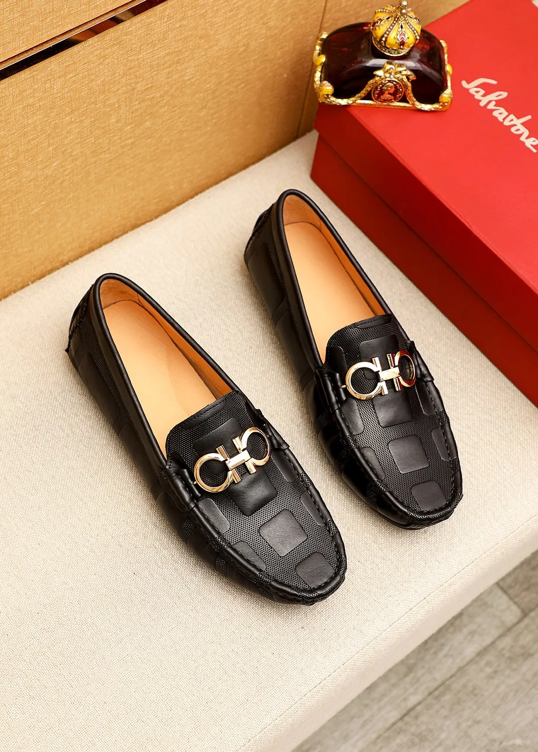 Men's shoes 💰360 💐 Product trademark: Ferragamo "Ferragamo" bean shoes Regular size: 38-44 (45.46🉑️customized) Product materials: Selected imported calfskin embossed upper + classic hardware buckle, imported pig leather lining. Strong three-dimensional visual effect, original outsole color: 1⃣️color optional